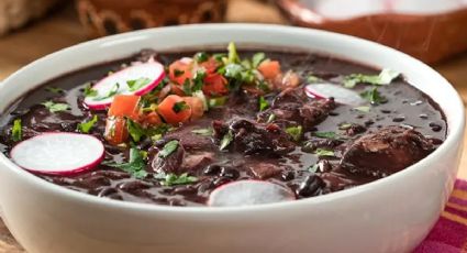 Es lunes de frijol con puerco en Yucatán; una tradición que nace de los matanceros