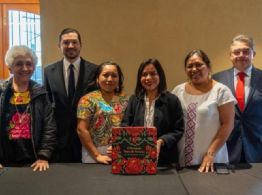 Presentan en Original México un libro que dignifica el bordado maya como patrimonio vivo de Yucatán