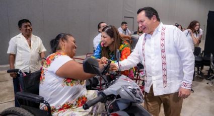 Gobierno de Yucatán entrega motos adaptadas y prótesis para personas con discapacidad