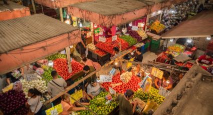 Intensa jornada de limpieza en el mercado Lucas de Gálvez