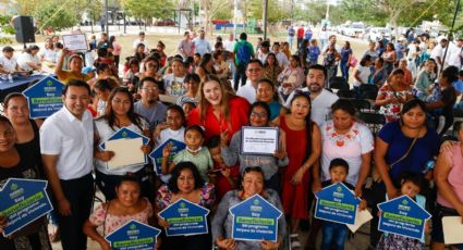 Entregan viviendas en San José Tecoh, Mérida