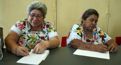Bordadoras analizan estrategias para salvaguardar el bordado yucateco