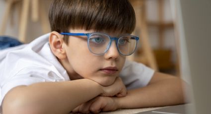 ¡Son para verte mejor! Entregan lentes a estudiantes y anuncian dónde serán los exámenes de la vista