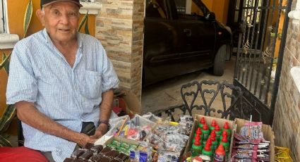 Adulto mayor vende dulces en Ciudad Caucel para salir adelante y usuarios en redes lo apoyan