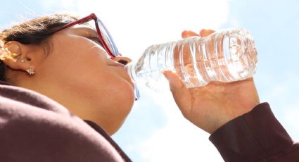 ¡Alerta por calor extremo! Especialistas recomiendan mantenerse hidratado y evitar golpes de calor