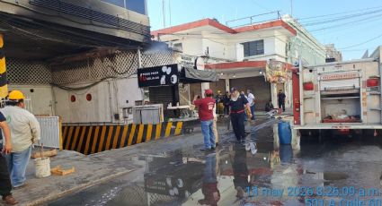 Bomberos de Mérida apagan incendio en local de zapatos, en el Centro Histórico